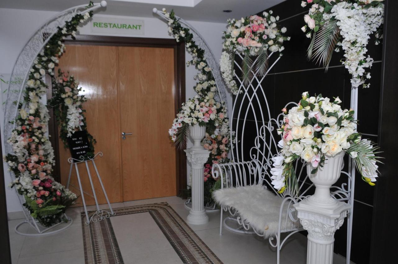 Hotel Ave Lux Сэчеле Экстерьер фото