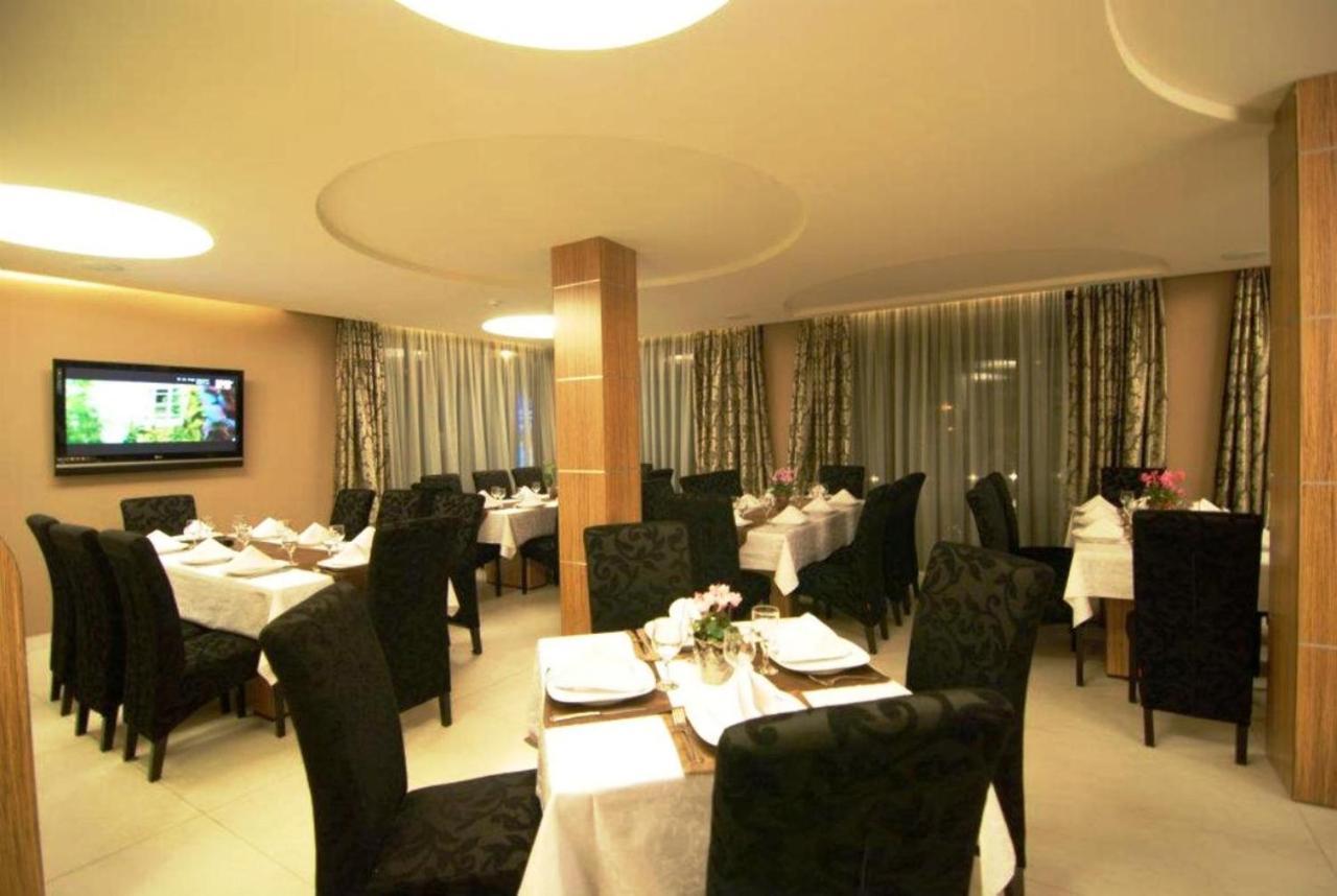 Hotel Ave Lux Сэчеле Экстерьер фото