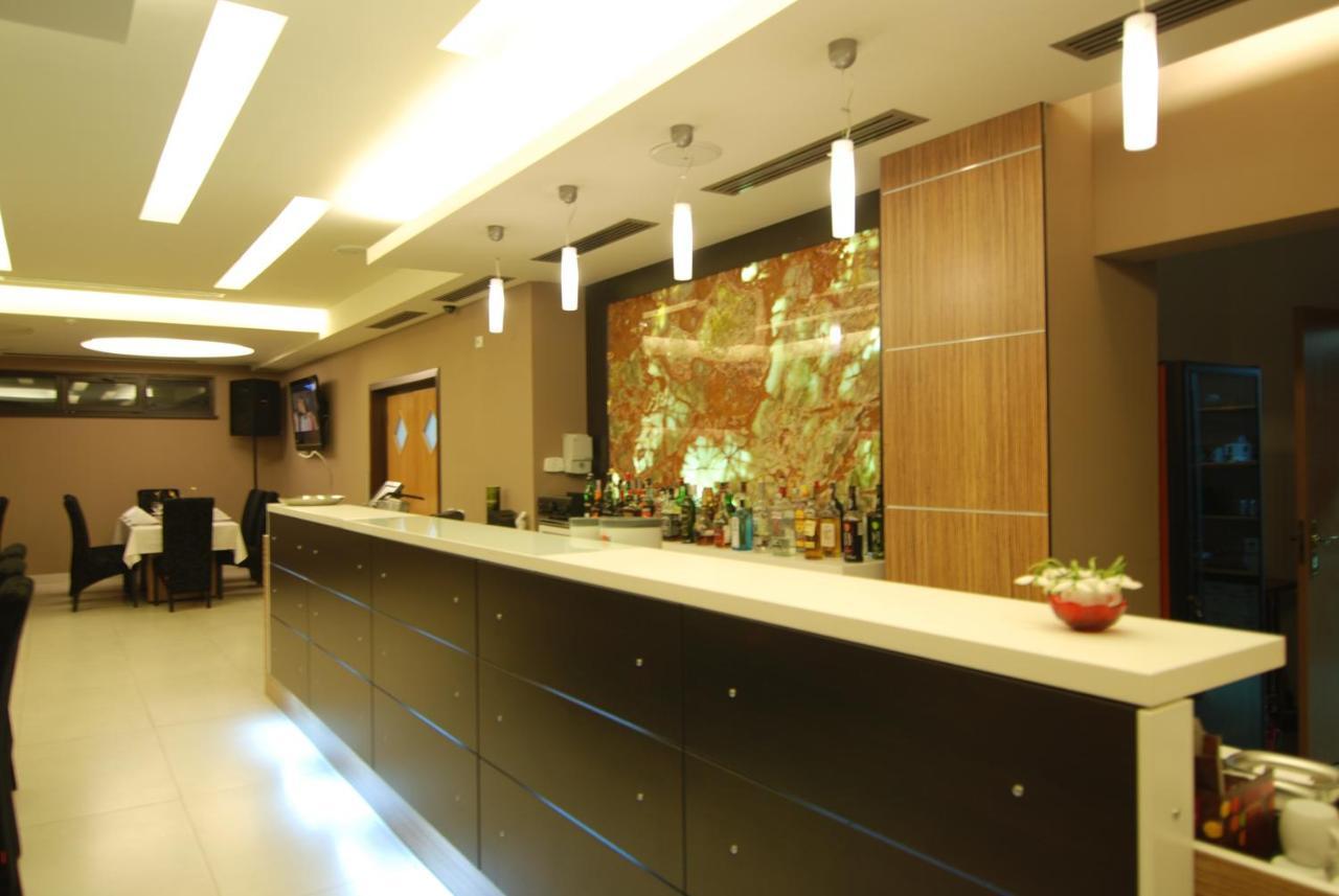 Hotel Ave Lux Сэчеле Экстерьер фото