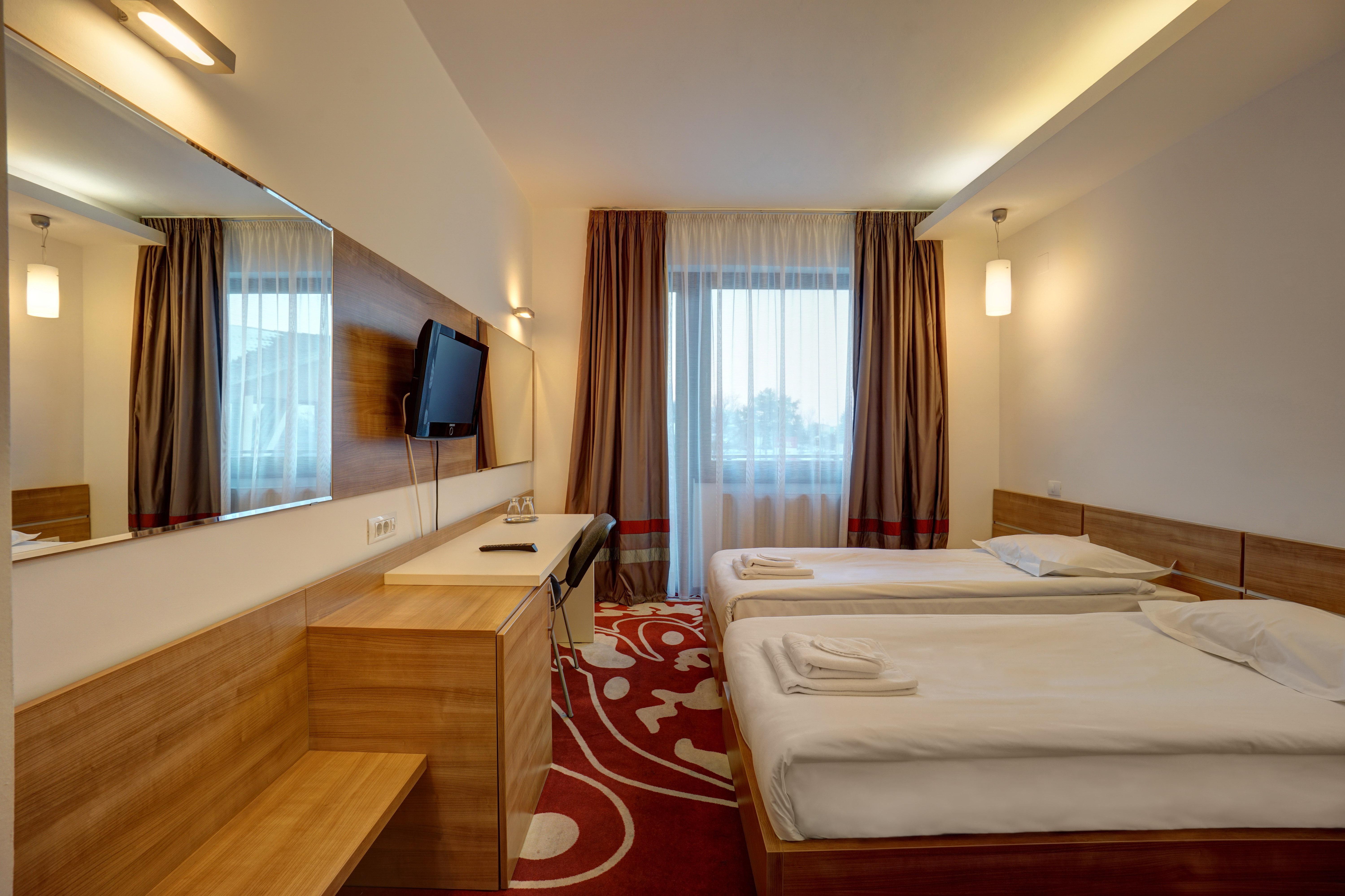 Hotel Ave Lux Сэчеле Экстерьер фото