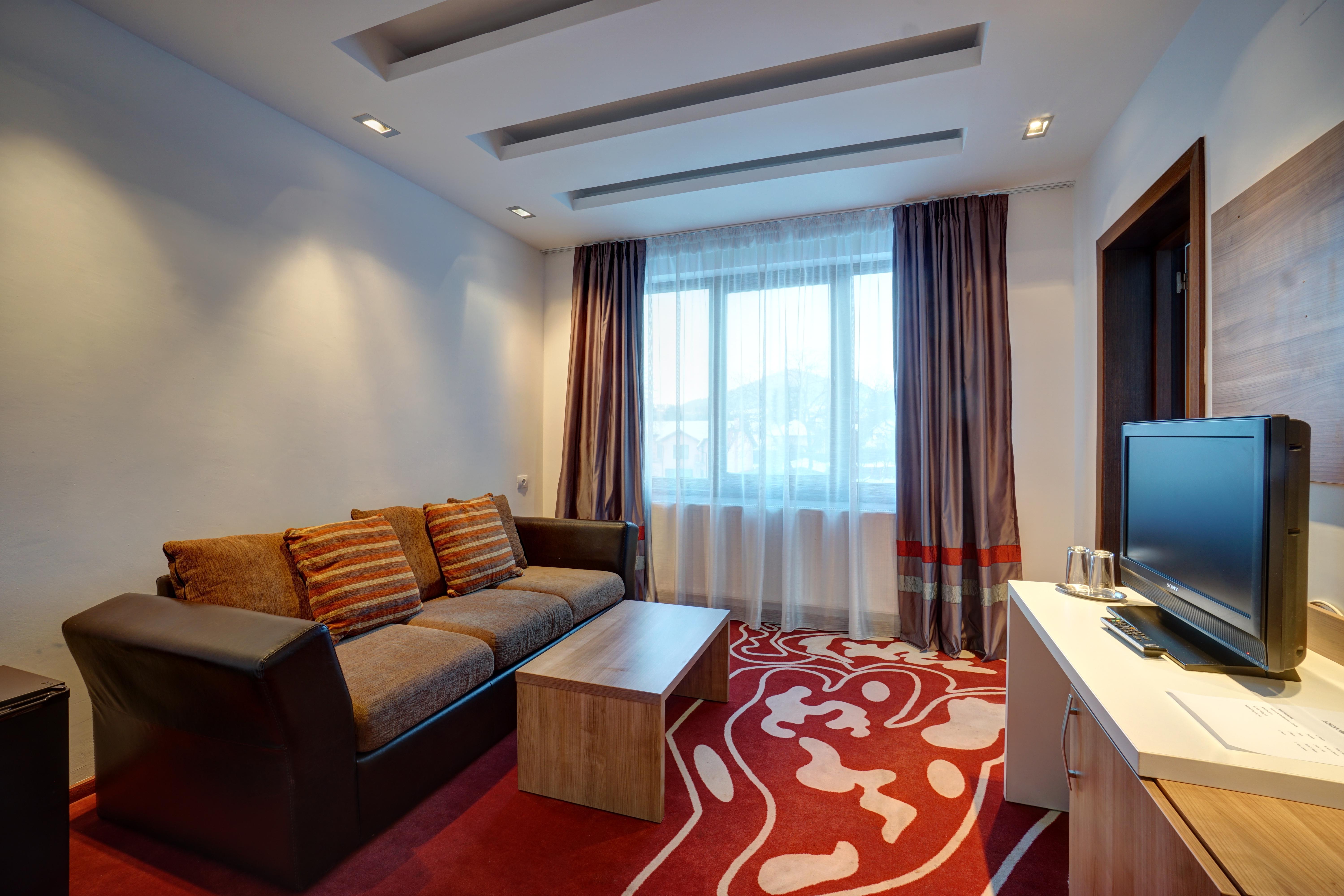 Hotel Ave Lux Сэчеле Экстерьер фото