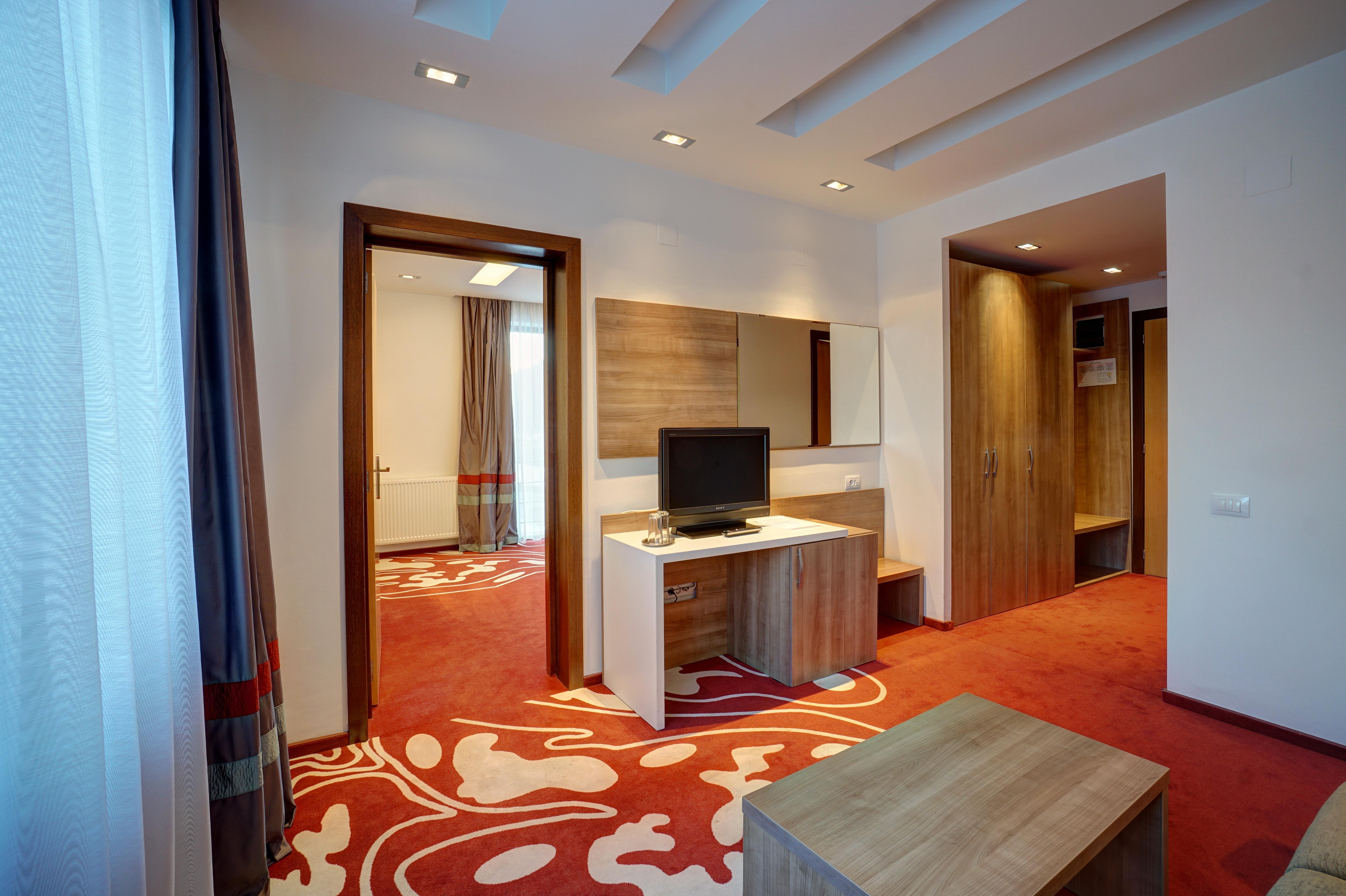 Hotel Ave Lux Сэчеле Экстерьер фото