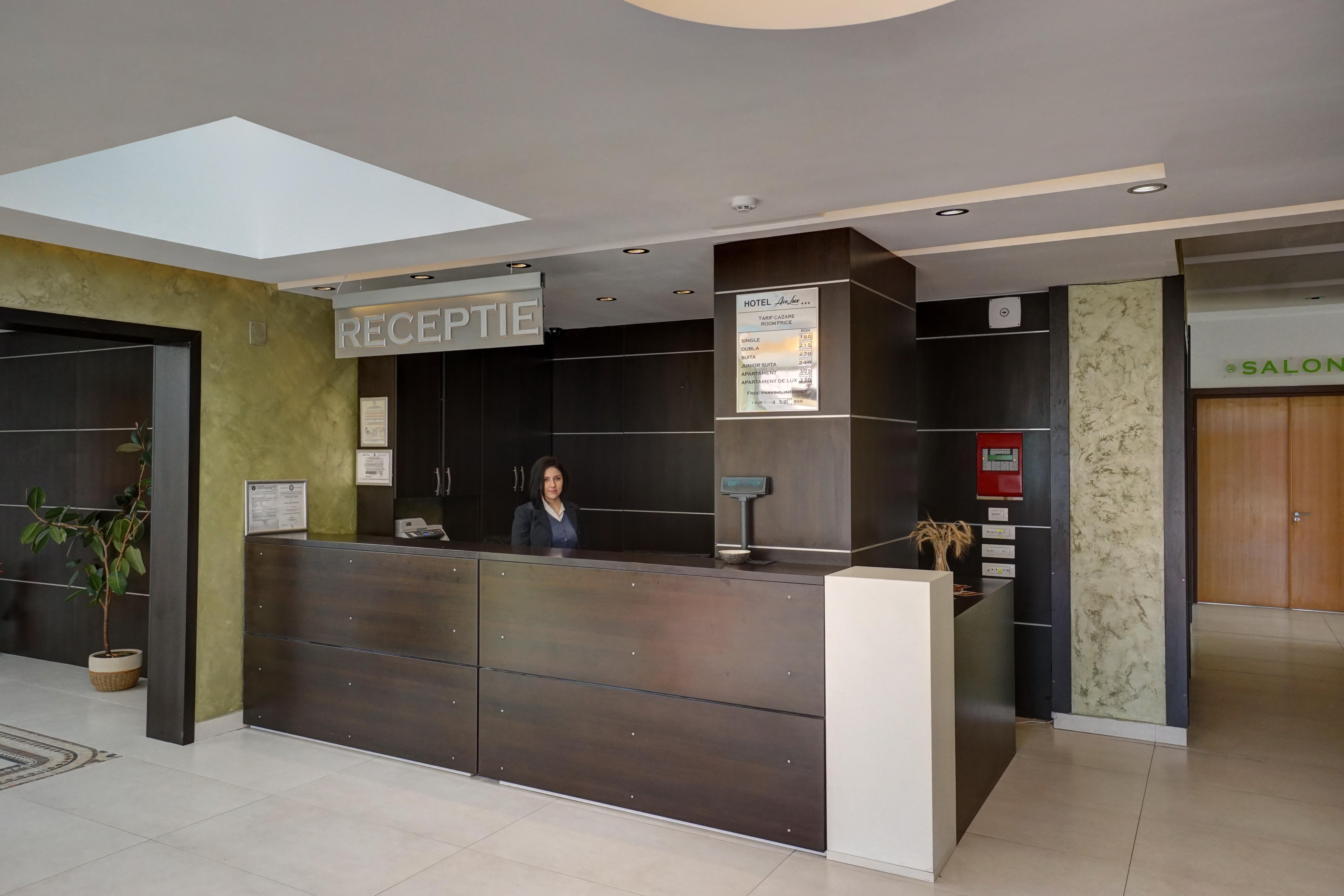 Hotel Ave Lux Сэчеле Экстерьер фото