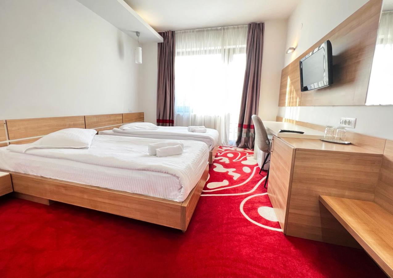 Hotel Ave Lux Сэчеле Экстерьер фото