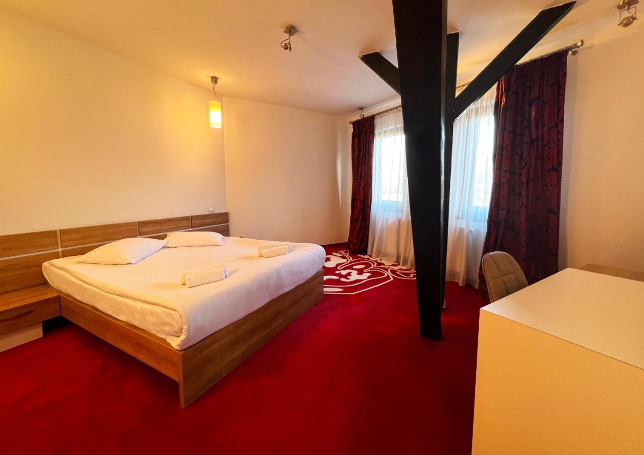 Hotel Ave Lux Сэчеле Экстерьер фото
