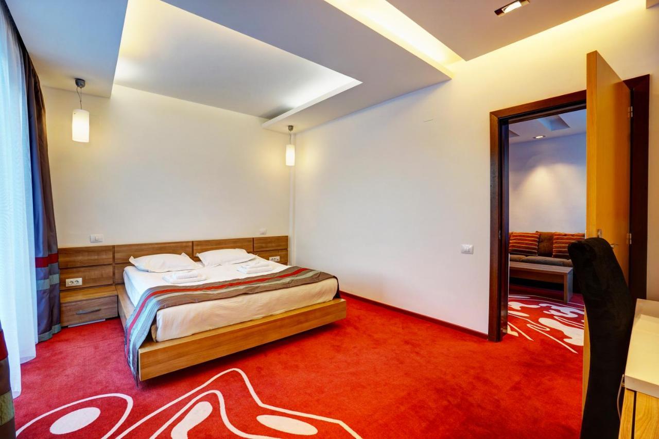 Hotel Ave Lux Сэчеле Экстерьер фото