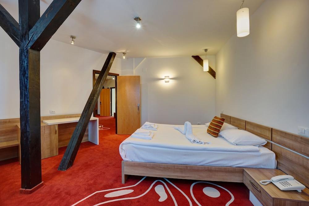 Hotel Ave Lux Сэчеле Экстерьер фото