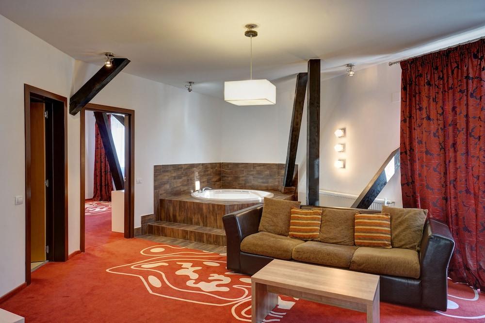 Hotel Ave Lux Сэчеле Экстерьер фото