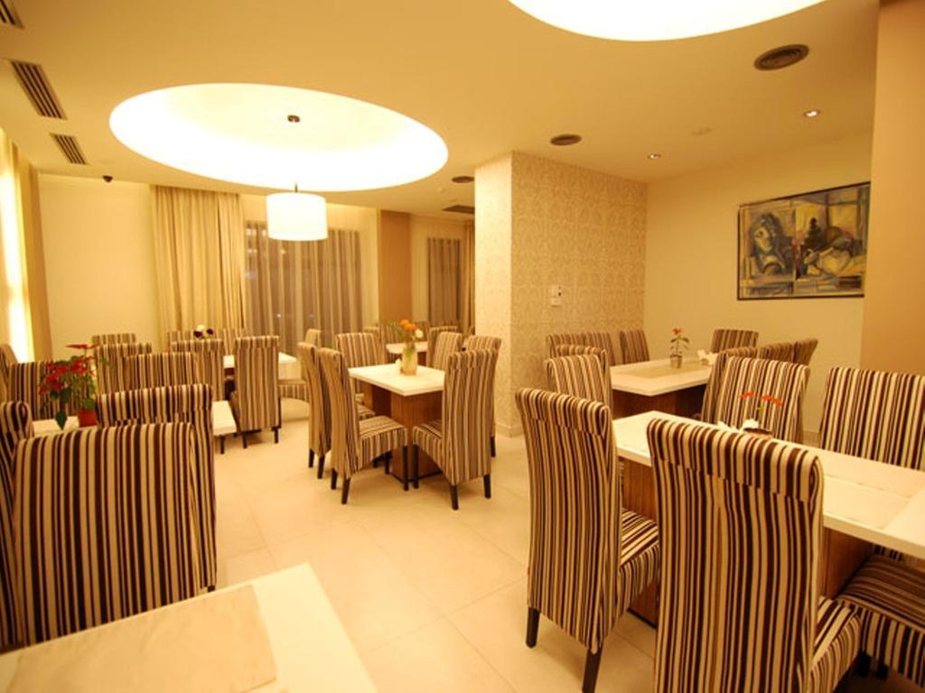 Hotel Ave Lux Сэчеле Экстерьер фото