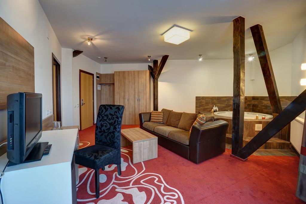 Hotel Ave Lux Сэчеле Экстерьер фото
