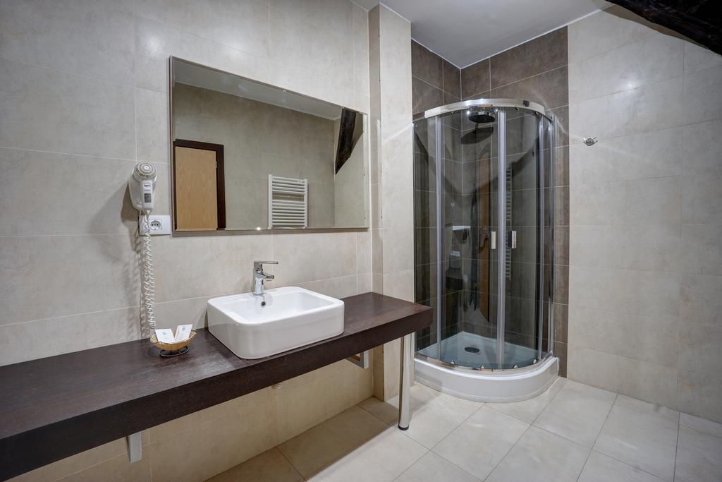 Hotel Ave Lux Сэчеле Экстерьер фото