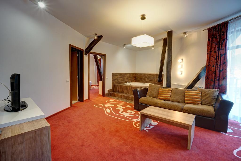 Hotel Ave Lux Сэчеле Экстерьер фото