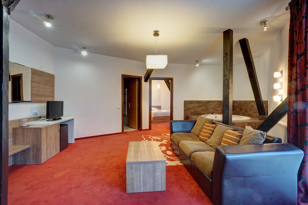 Hotel Ave Lux Сэчеле Экстерьер фото