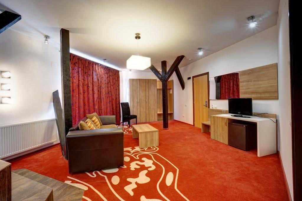 Hotel Ave Lux Сэчеле Экстерьер фото